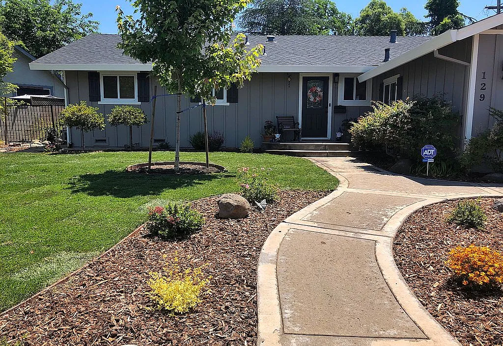 129 Henderson Way photo 1
