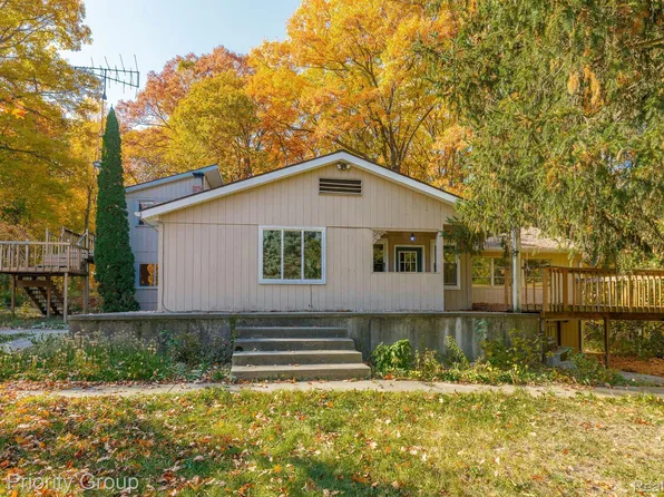 6204 Belford Rd, Holly, MI 48442