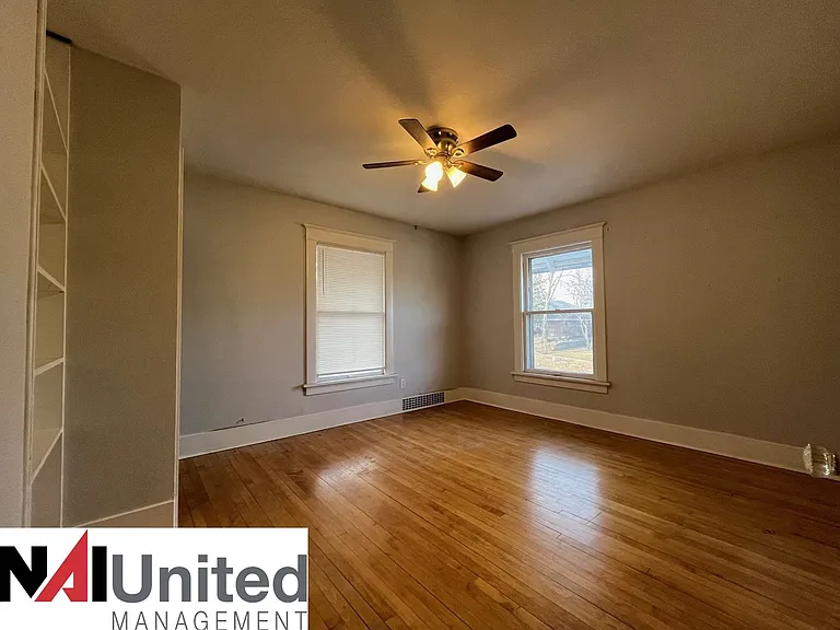 2630 Douglas St — Photo 7