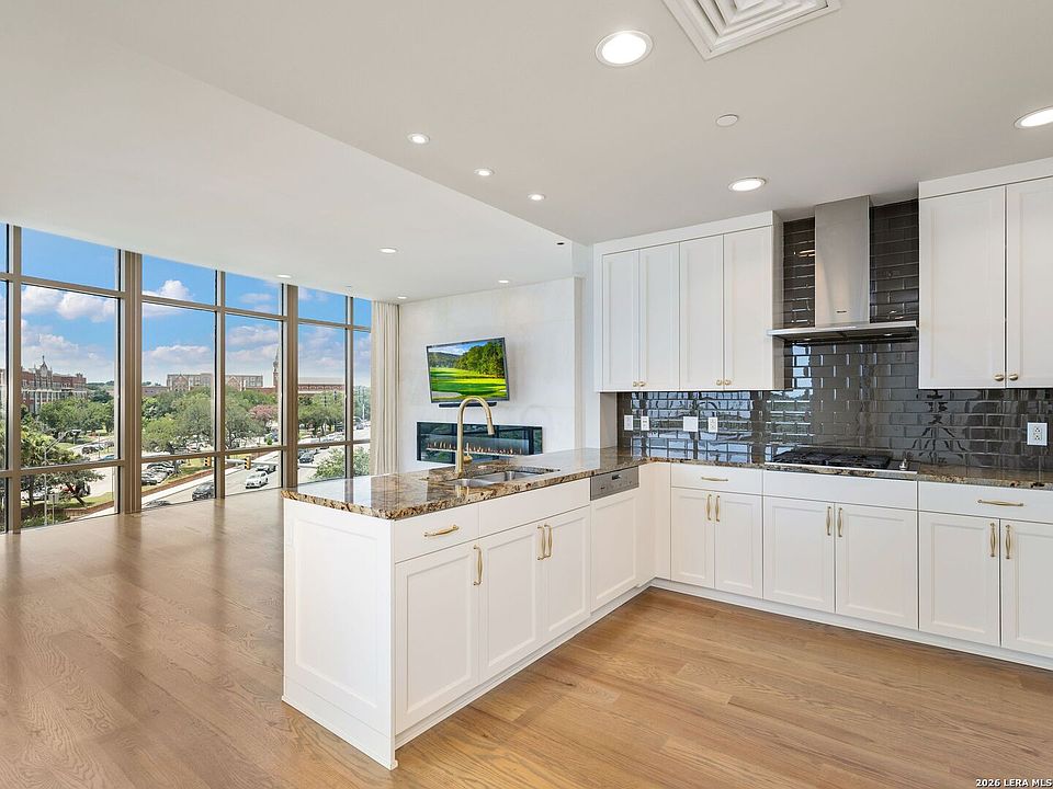 1st image of 4242 Broadway Street #304