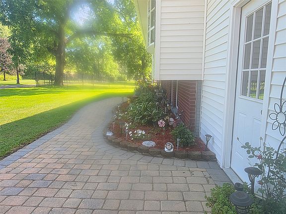 2nd image of 79 Dubois Rd
