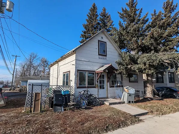 613 3rd Ave NE, Devils Lake, ND 58301