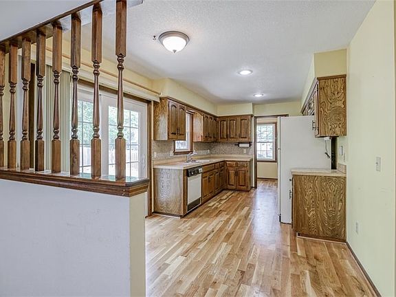 5th image of 14718 S Murray Ln