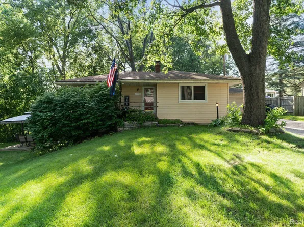 4390 Crestdale Ave, West Bloomfield, MI 48323