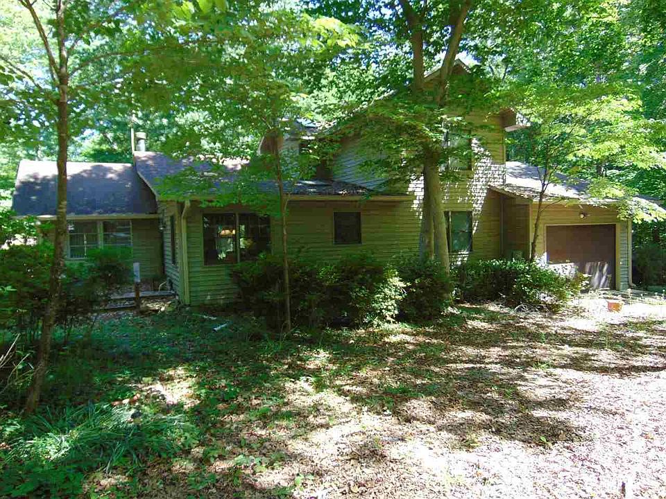 1st image of 399 Long St