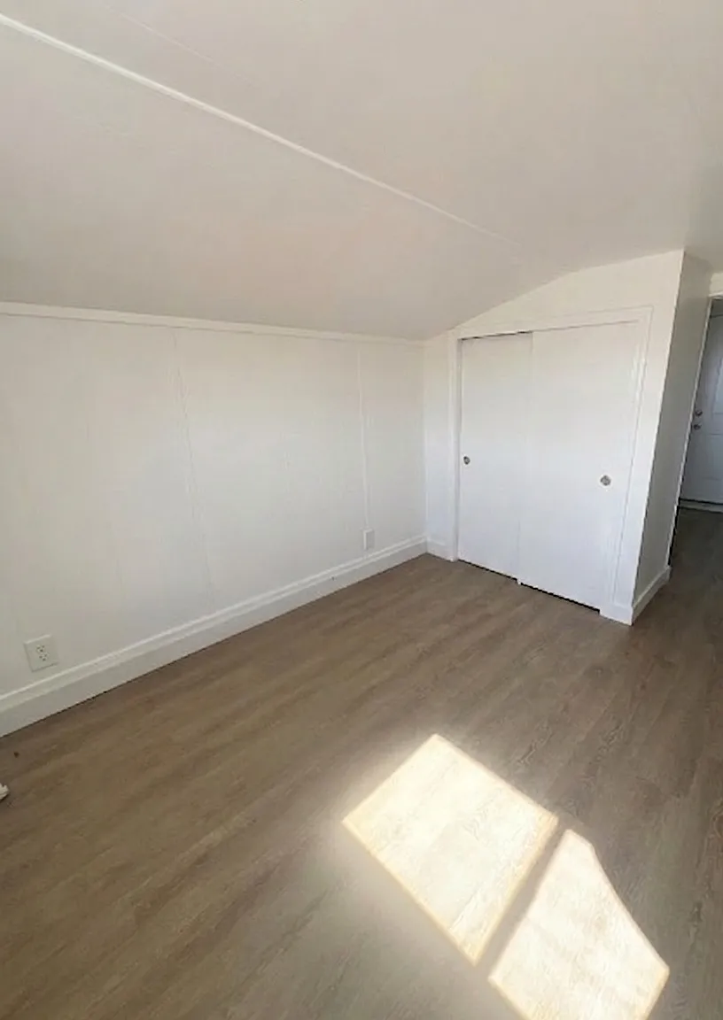 1 bed, 400 sqft, $1,200 — Photo 4