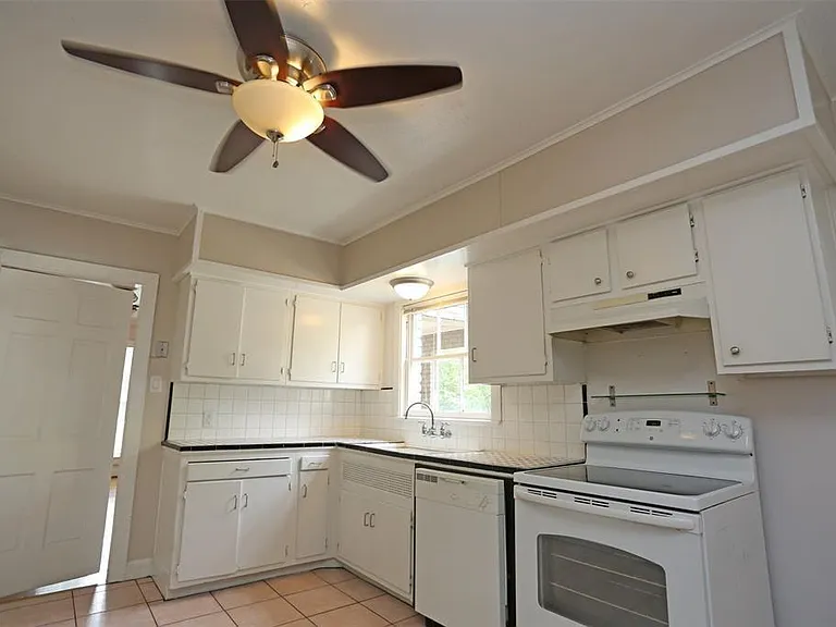 5625 Jackson St — Photo 9
