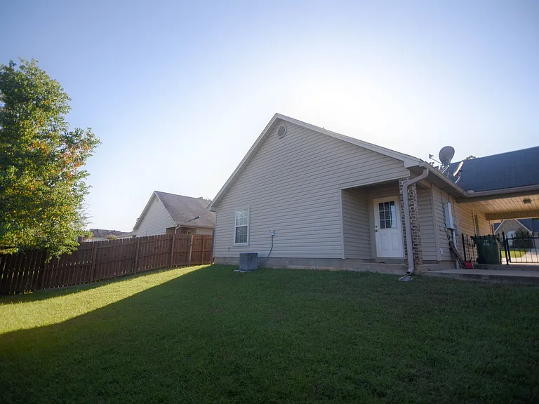 2506 Redwood St — Photo 25