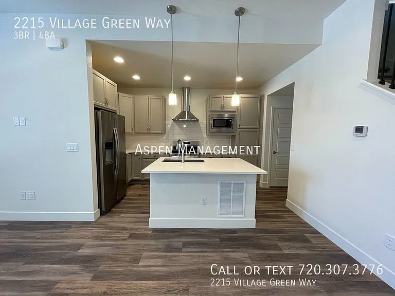 2215 Village Green Way — Photo 5