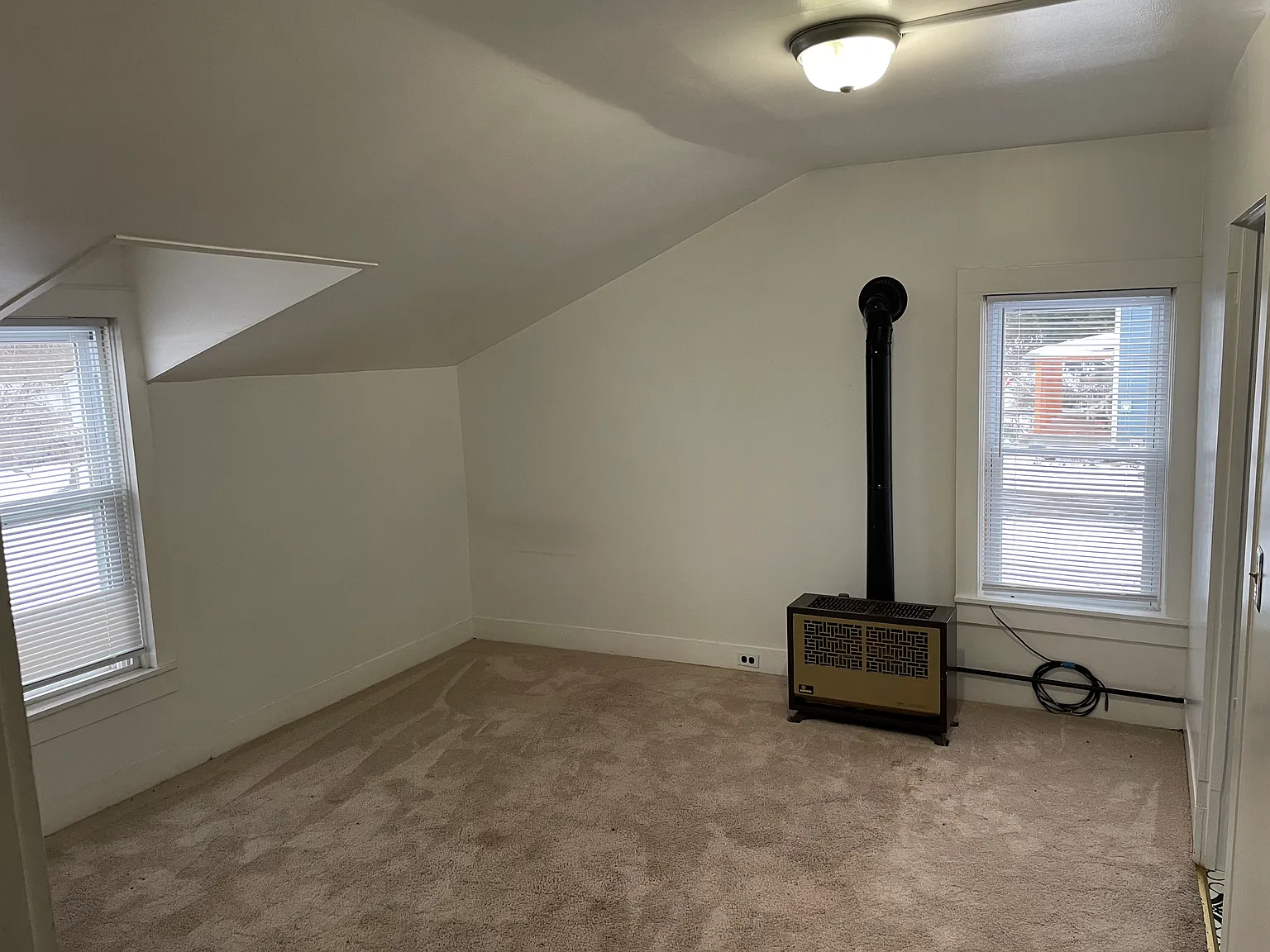 1 bed, 300 sqft, $600 — Photo 4
