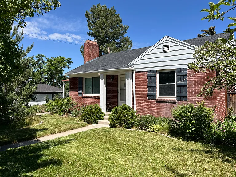 2505 E Commonwealth Ave — Photo 1