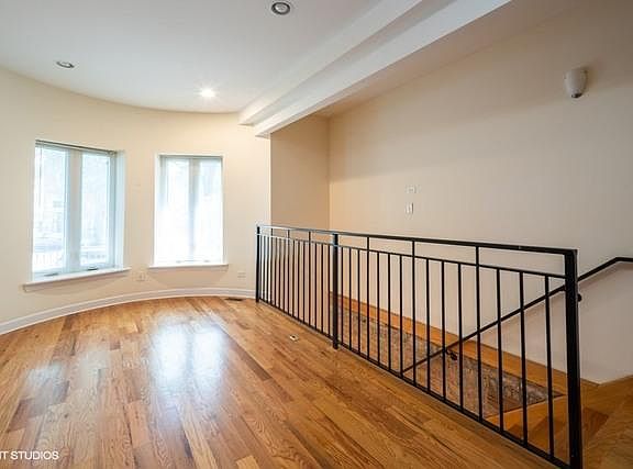 2nd image of 4016 S Michigan Ave APT 1N