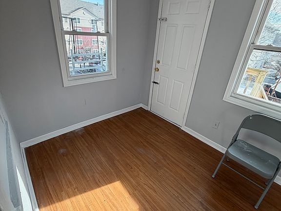 4th image of 4 Ritters Ln