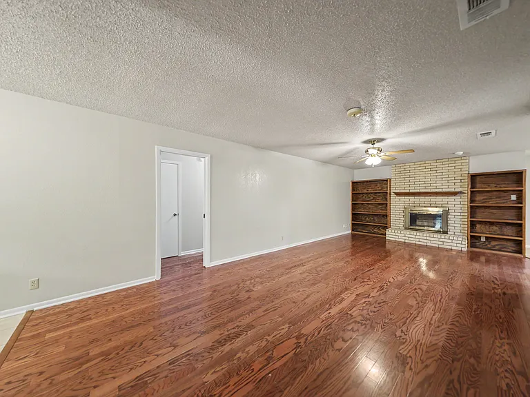 2433 Canyon Creek Dr — Photo 10