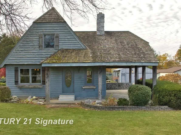 766 S Main St, Chesaning, MI 48616