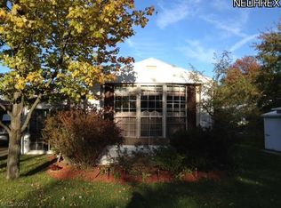 50 Flagler Dr, Olmsted Falls, OH 44138