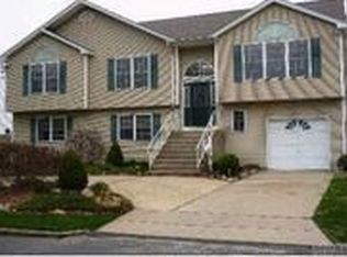 1472 14th St, West Babylon, NY 11704