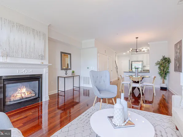 1633 N Colonial Ter APT 205, Arlington, VA 22209
