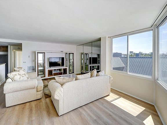 3rd image of 3121 W Coast Hwy APT 4C