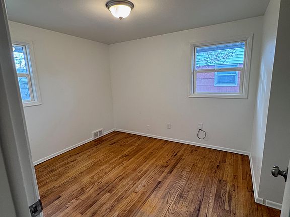 4th image of 3027 W Eloika Ave