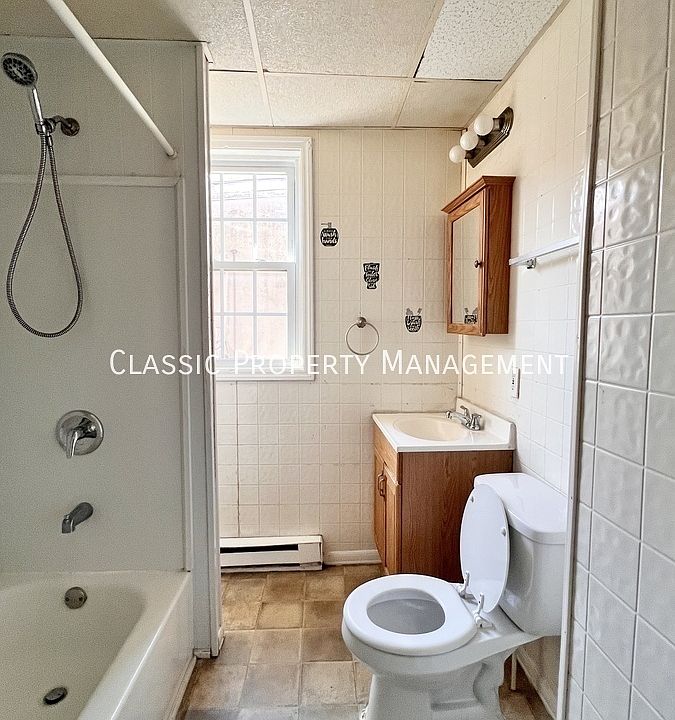 1st image of 1832 W 3rd St