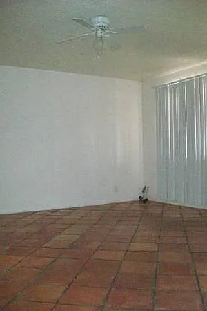 1018 W 12th Pl — Photo 2