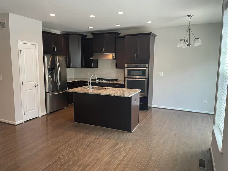 2780 Ashcombe Dr — Photo 7