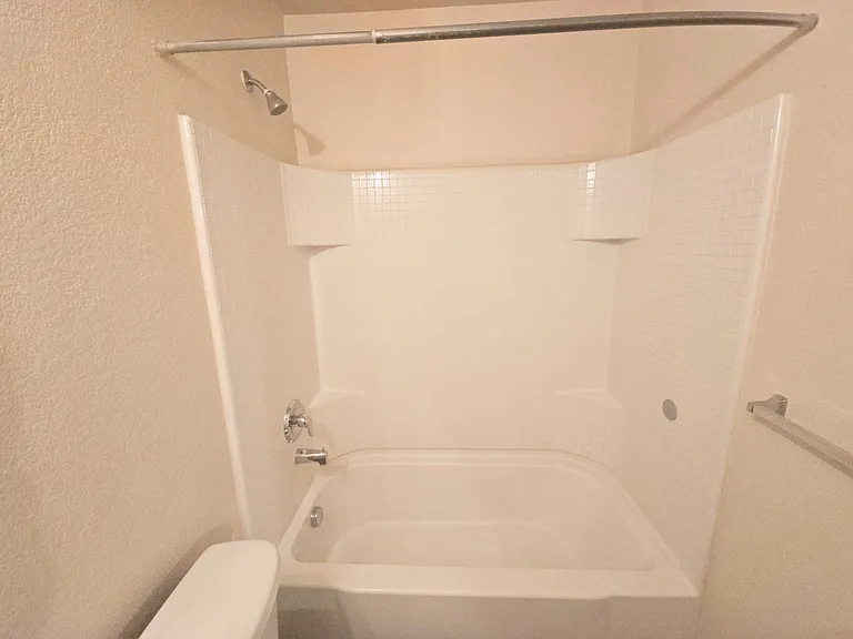 2404 Clairborne Dr — Photo 14