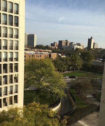 5th image of 1450 E 55th Pl APT 727S