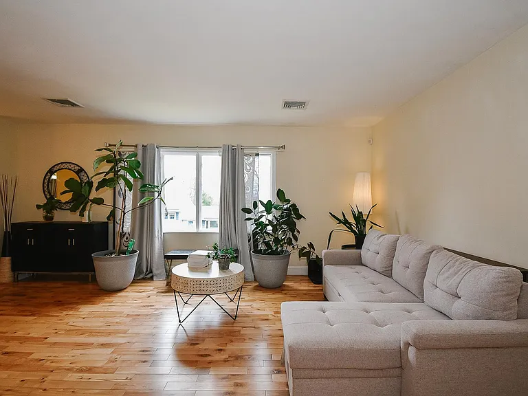 15 Inwood Dr — Photo 2