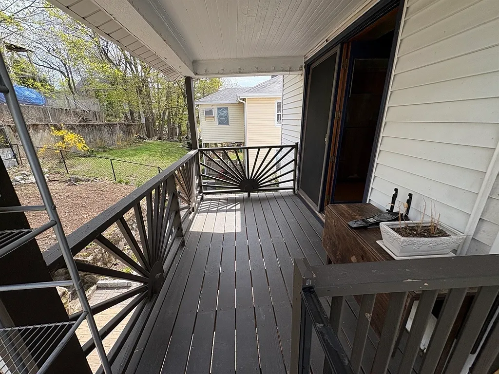 3 bed, 999 sqft, $2,950 — Photo 2