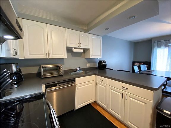 4th image of 26 Coolbrook Ct