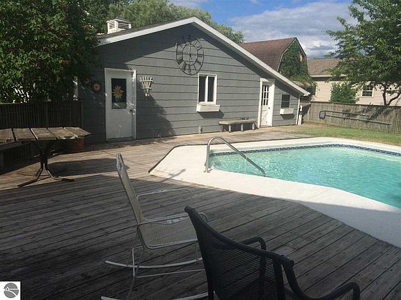 5th image of 5030 Oak Ln