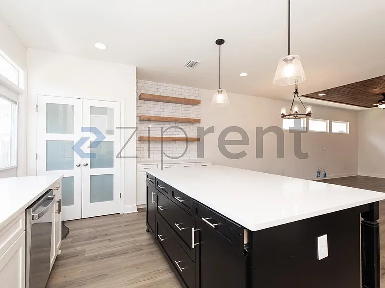 1402 Landon Hills Dr — Photo 15