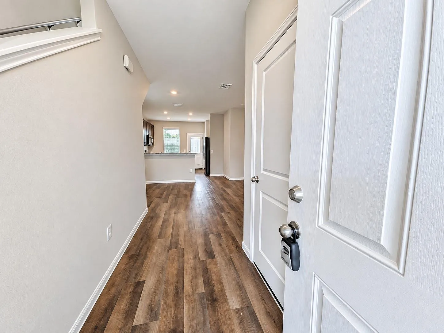 4 bed, 3.0 bath, 2034 sqft, $2,150 — Photo 4