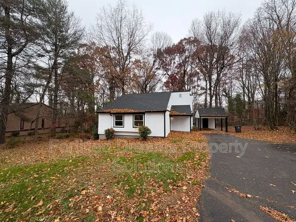 5265 Country Club Rd, Winston Salem, NC 27104