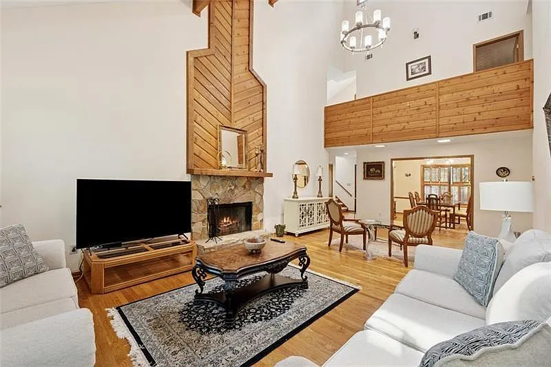 4 bed, 3.0 bath, 3044 sqft, $2,700 — Photo 4