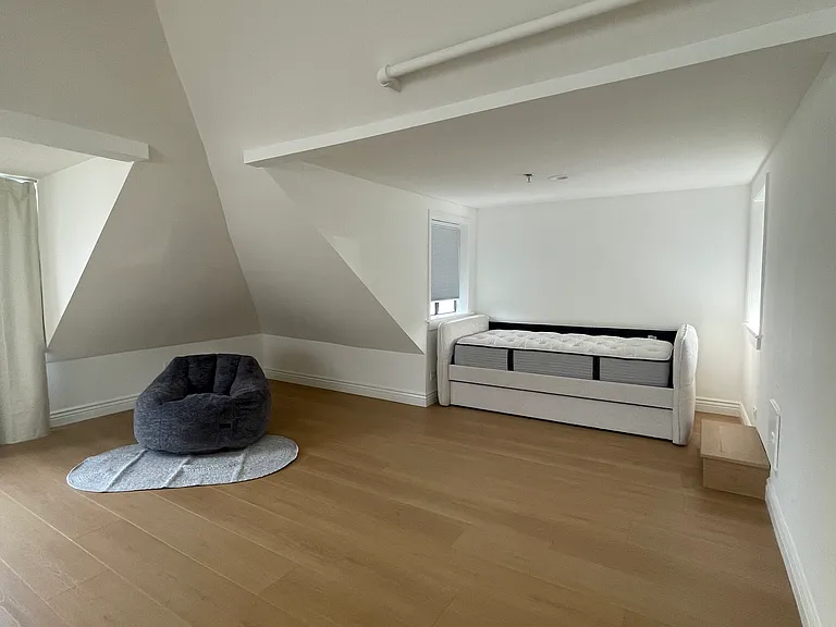 2822 Van Ness Ave — Photo 25