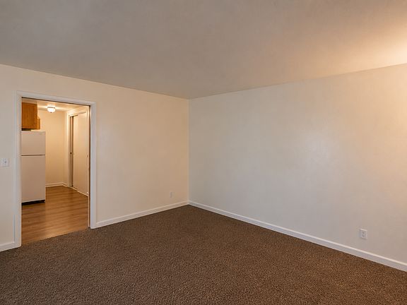 3rd image of 23 Yellowstone Ave #19