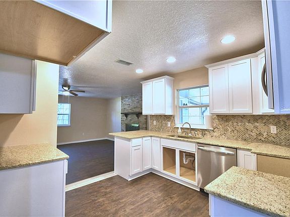 3rd image of 2195 Belaire Dr