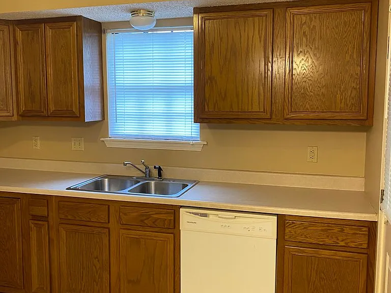 3323 N Detroit Ave — Photo 30