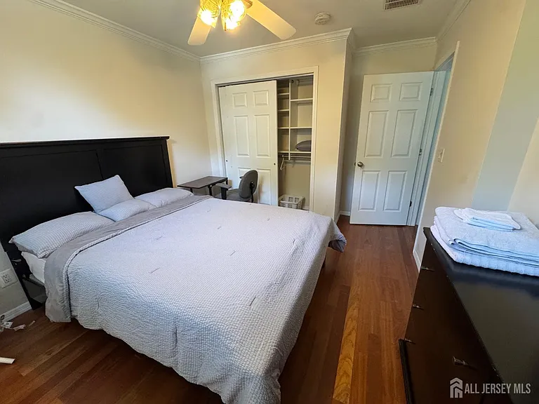 5 Hollywood St — Photo 18