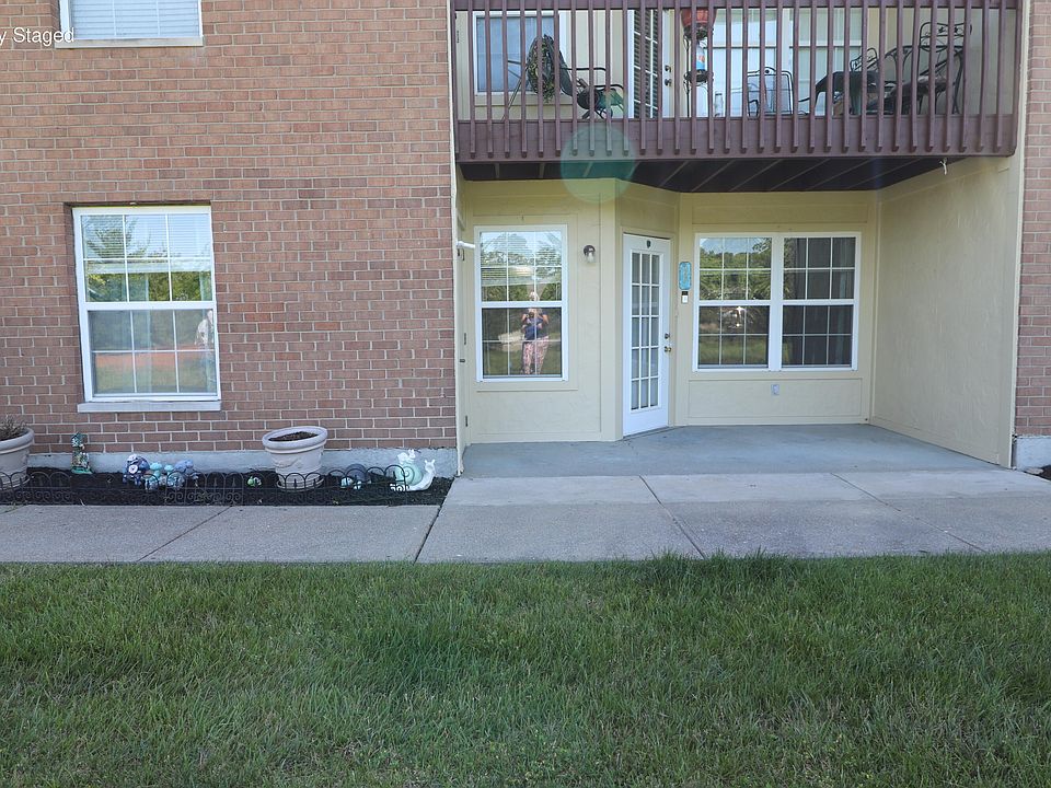 1st image of 12 Meadow Ln Suite 3