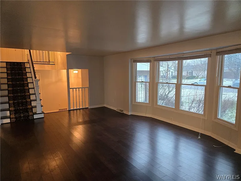 161 Foxpoint Dr W — Photo 10