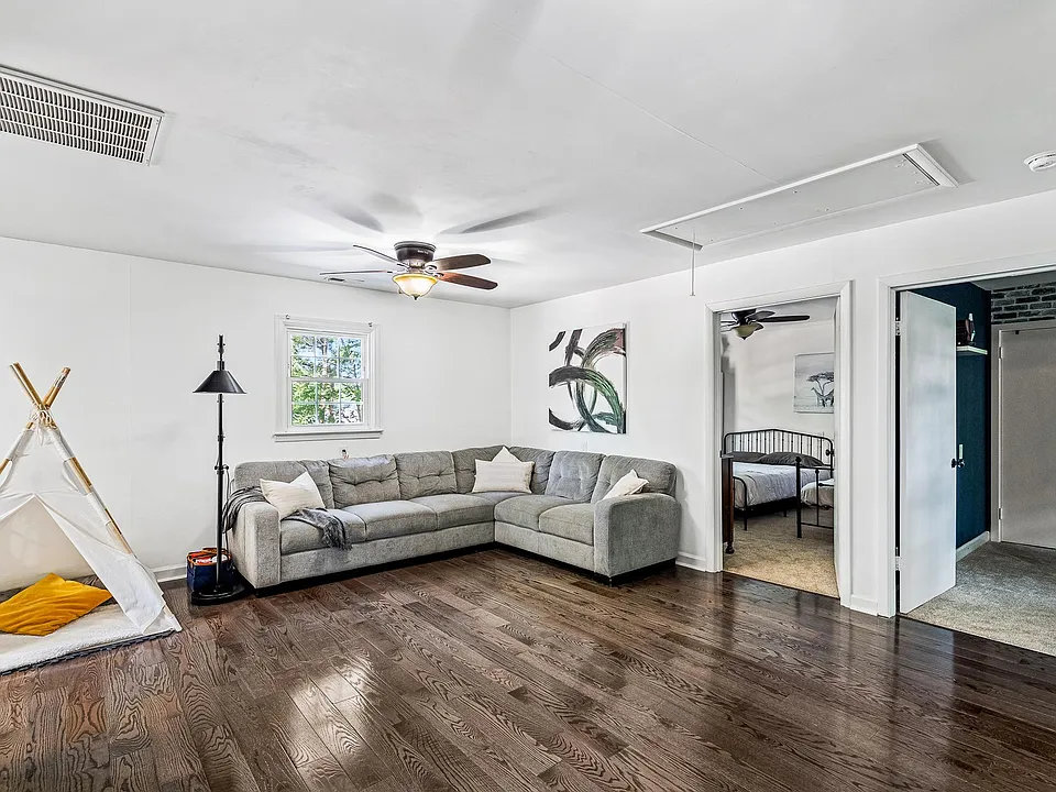 230 Pineview Rd