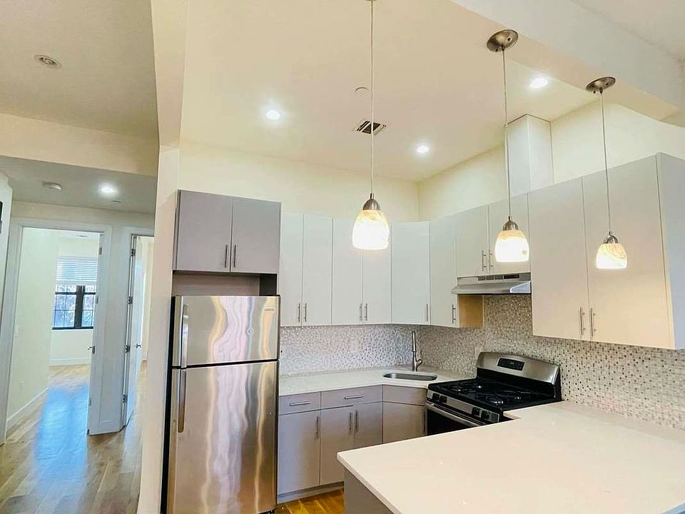 1st image of 744A Willoughby Ave #3A