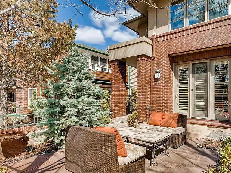 436 Jackson St — Photo 3