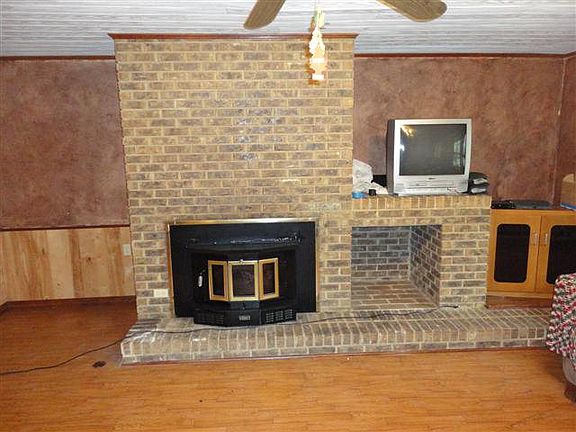3rd image of 4022 Pleasant Hill Dr SE
