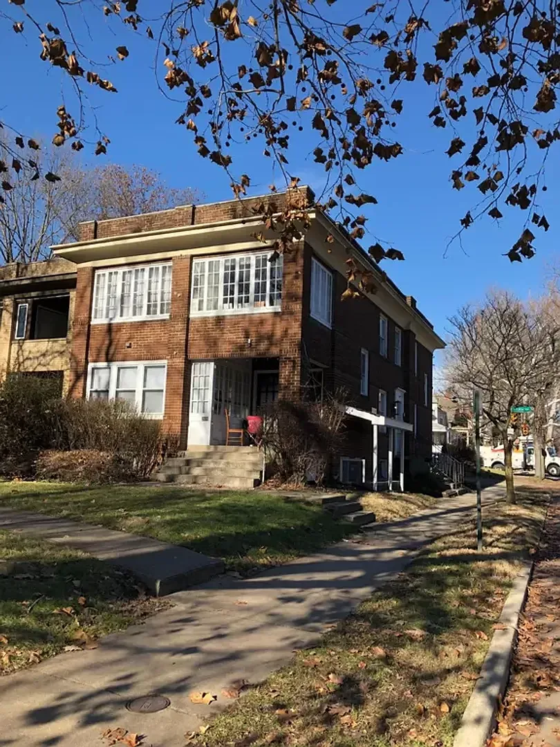 2063 Summit St — Photo 1