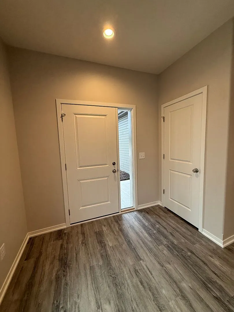 Brand New 3 bedroom/3 bath ranch townhome in Waverly — Photo 2
